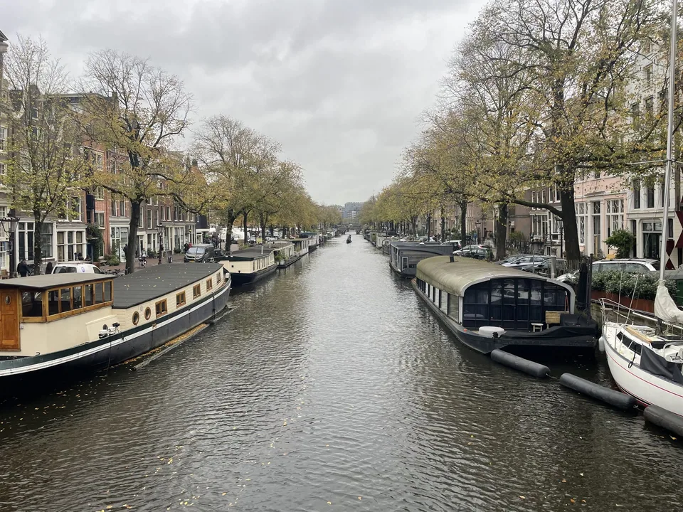 Wide view along the Amsterdam canal used for the NET5 gondola activation